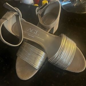 Never used shoes, perfect condition ready to use!